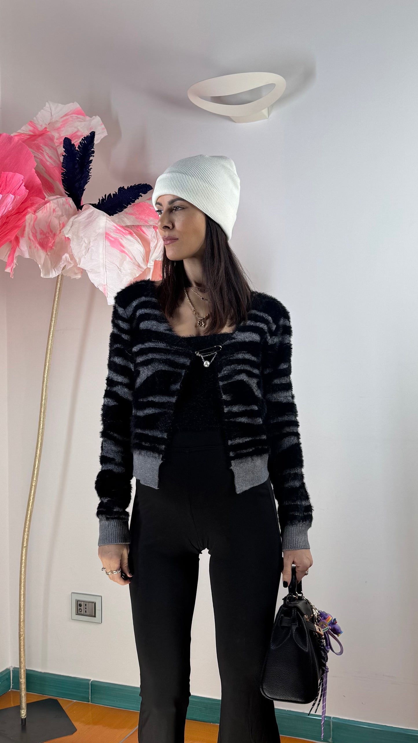 Twinset (top e cardigan con spilla)